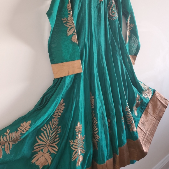 Emerald Green Indian/Pakistani Anarkali - Picture 2 of 10